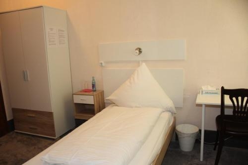 Imagen de la habitación del Hotel K&ouml;lner Hof, M&uuml;lheim an der Ruhr. Foto 10