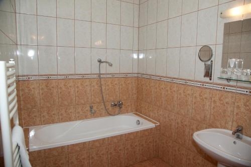 Imagen de la habitación del Hotel König, NAGYKANIZSA. Foto 9