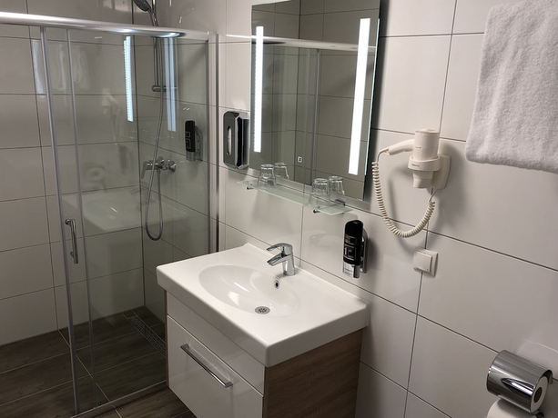 Imagen de la habitación del Hotel König, Simmering. Foto 14