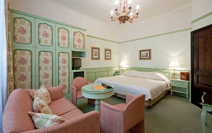 Imagen de la habitación del Hotel König Von Ungarn. Foto 16