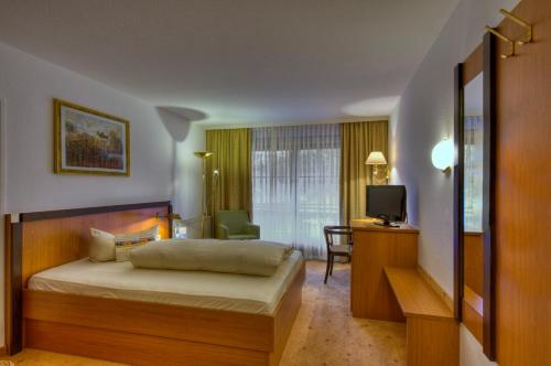 Imagen de la habitación del Hotel K&ouml;nigshof Resort. Foto 5
