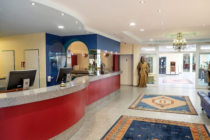 Imagen de los interiores del Hotel K&ouml;nigshof am Funkturm Business. Foto 19