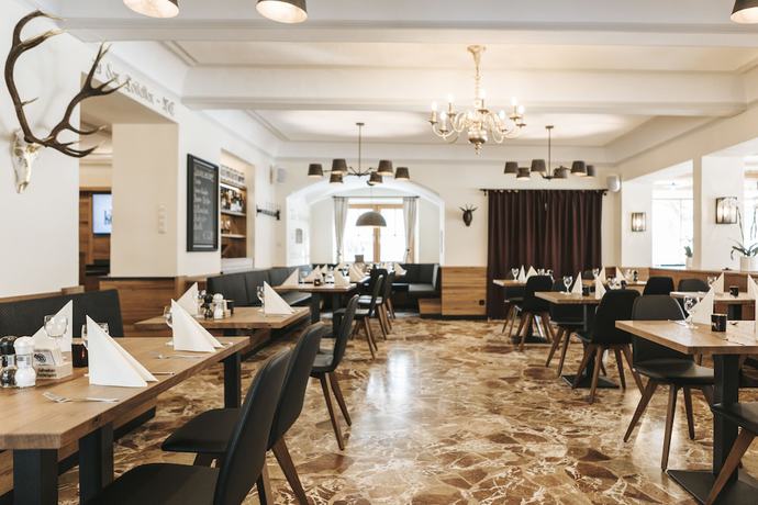 Imagen del bar/restaurante del Hotel K&ouml;nigssee, Sch&ouml;nau am K&ouml;nigsee. Foto 4