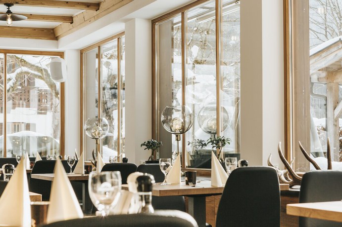 Imagen del bar/restaurante del Hotel K&ouml;nigssee, Sch&ouml;nau am K&ouml;nigsee. Foto 7