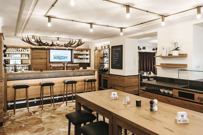 Imagen del bar/restaurante del Hotel K&ouml;nigssee, Sch&ouml;nau am K&ouml;nigsee. Foto 11