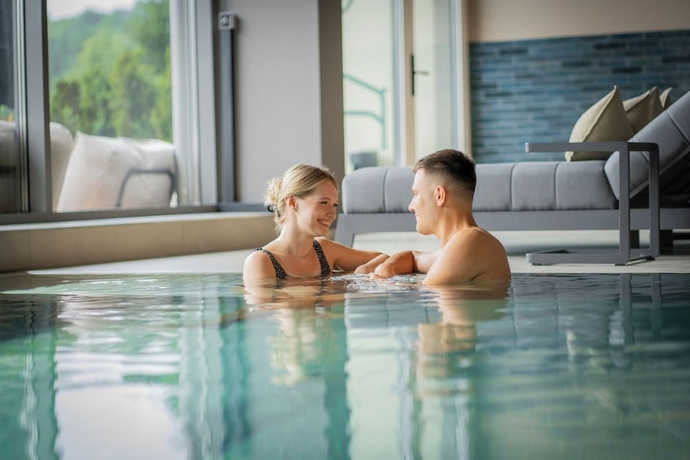 Imagen de la piscina del Hotel K&ouml;nigswieser Hof. Foto 15