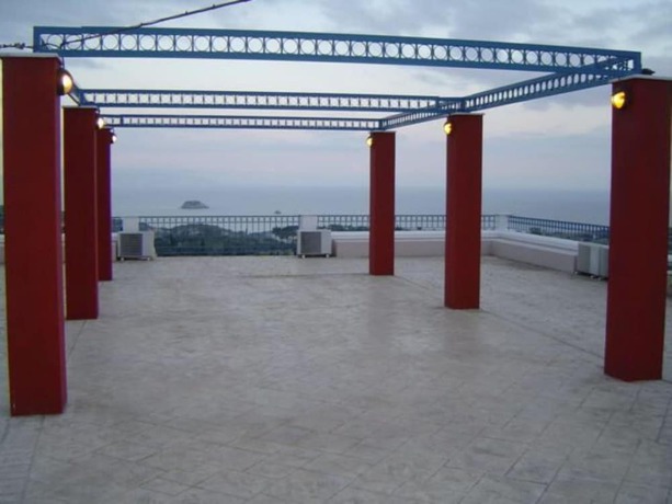 Imagen de los exteriores del Hotel Kourkoumelata. Foto 15