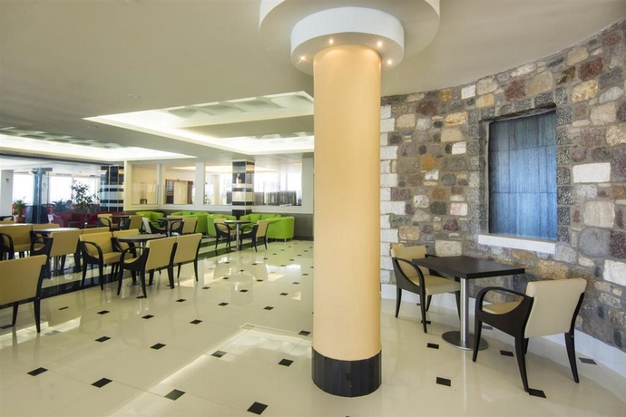 Imagen general del Hotel Kouros Palace. Foto 5