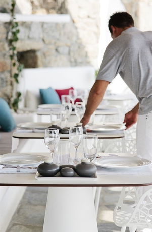 Imagen del bar/restaurante del Hotel Kouros and Suites. Foto 4