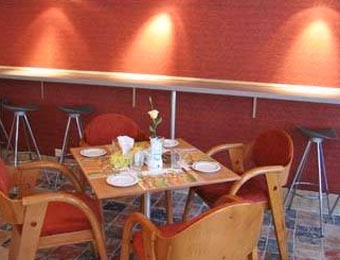 Imagen del bar/restaurante del Hotel Kowsar. Foto 2