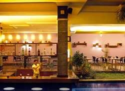 Imagen del bar/restaurante del Hotel Kowsar. Foto 2