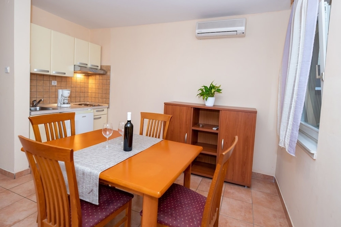 Imagen de la habitación del Hotel Kozarica Apartments. Foto 14