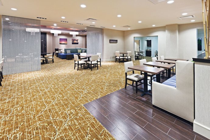 Imagen del bar/restaurante del Hotel Kozy Dallas DFW Airport Area West. Foto 2