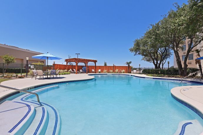 Imagen de la piscina del Hotel Kozy Dallas DFW Airport Area West. Foto 18