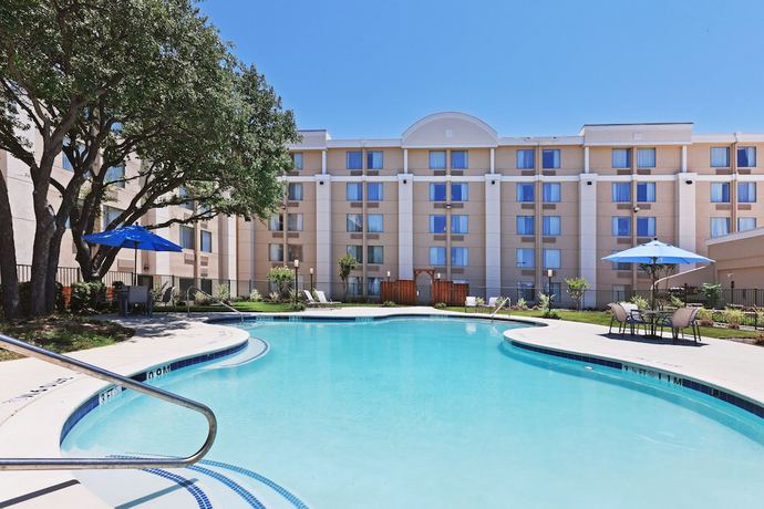 Imagen de la piscina del Hotel Kozy Dallas DFW Airport Area West. Foto 19