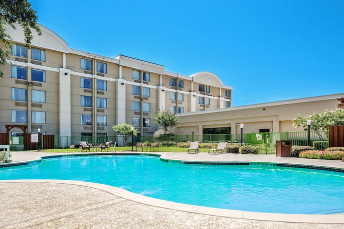Imagen de la piscina del Hotel Kozy Dallas DFW Airport Area West. Foto 20