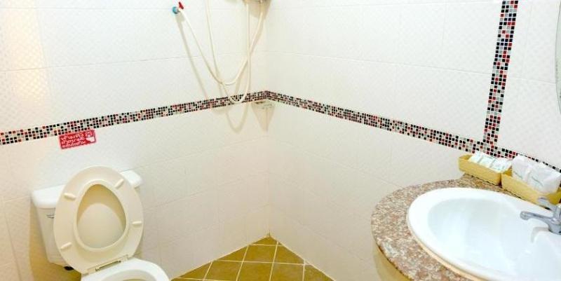 Imagen de la habitación del Hotel Krabi Marina Seaview. Foto 3