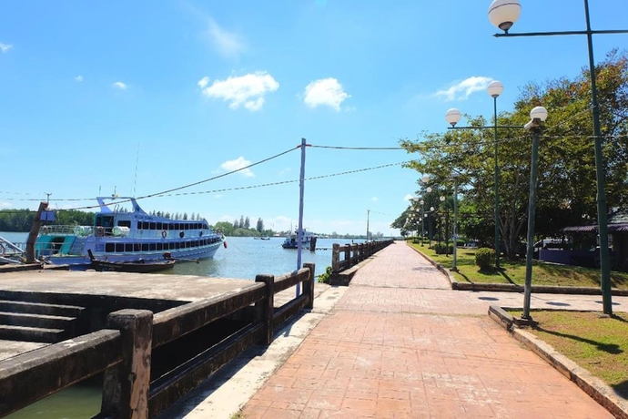 Imagen de los exteriores del Hotel Krabi Marina Seaview. Foto 14
