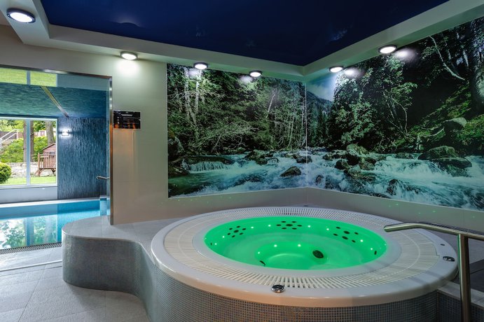 Imagen de la piscina del Hotel Krasicki Resort and SPA. Foto 16