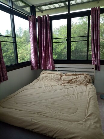 Imagen de la habitación del Hotel Kratommaiphuwaree. Foto 16