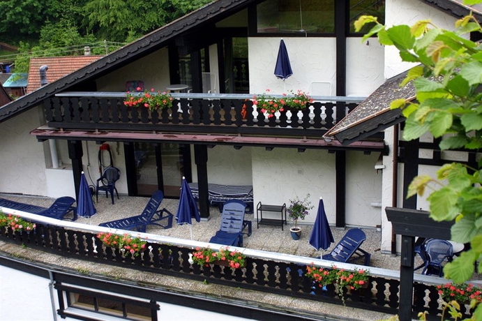 Imagen de los exteriores del Hotel Krähenbad. Foto 4