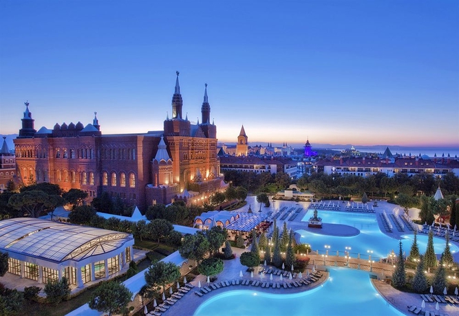 Imagen de la piscina del Hotel Kremlin Palace. Foto 14