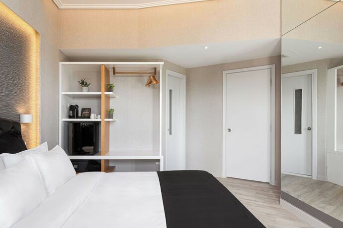 Imagen general del Hotel Kreoli Suites Glyfada. Foto 5