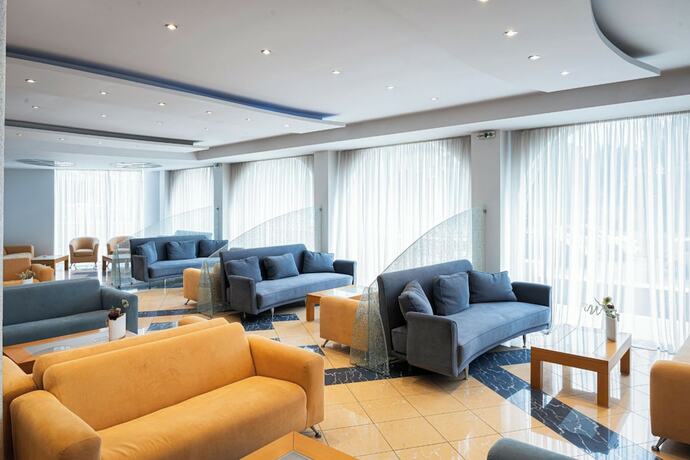 Imagen general del Hotel Kreoli Suites Glyfada. Foto 10