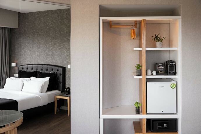 Imagen general del Hotel Kreoli Suites Glyfada. Foto 16