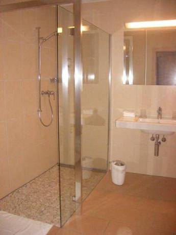 Imagen de la habitación del Hotel Kreuz, EGERKINGEN. Foto 8