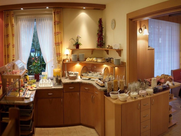 Imagen del bar/restaurante del Hotel Kriemhild Am Hirschgarten. Foto 3