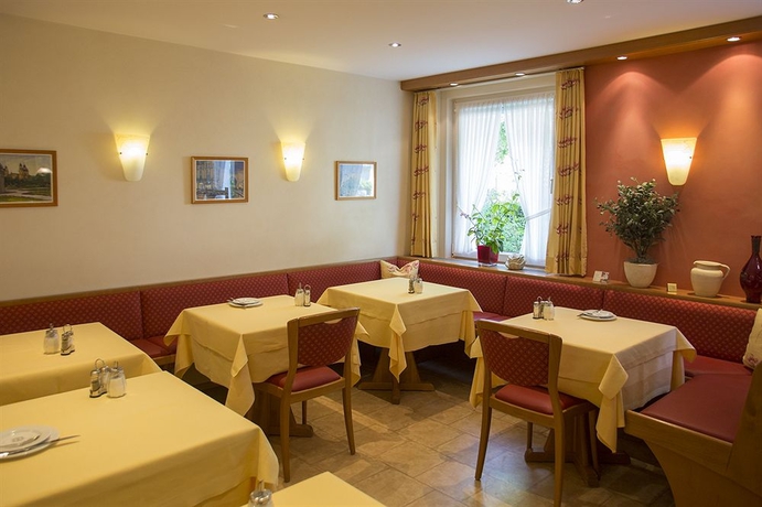 Imagen del bar/restaurante del Hotel Kriemhild Am Hirschgarten. Foto 4