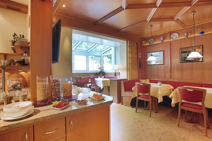 Imagen del bar/restaurante del Hotel Kriemhild Am Hirschgarten. Foto 5