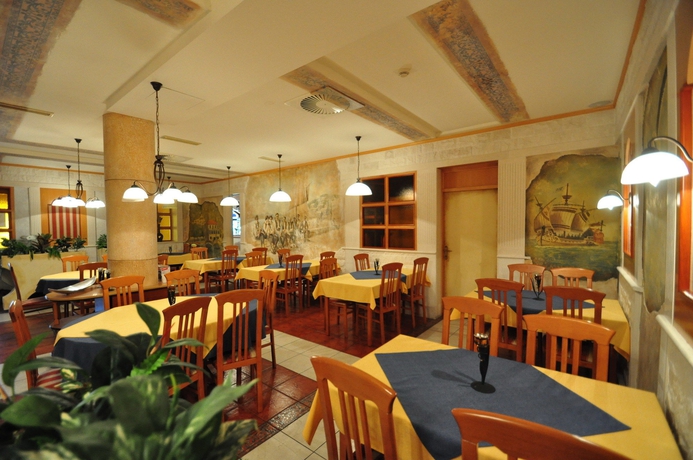 Imagen del bar/restaurante del Hotel Krilo. Foto 5