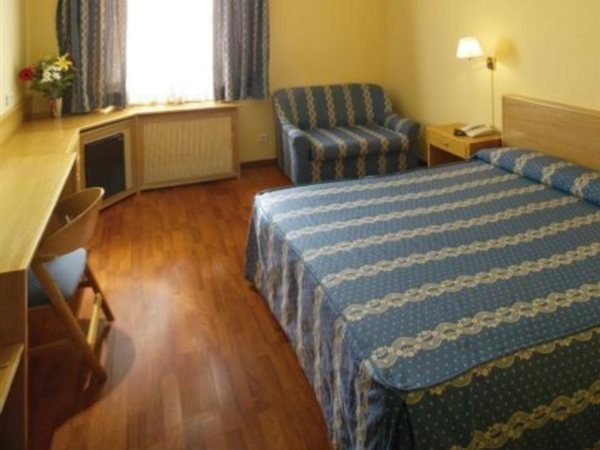 Imagen de la habitación del Hotel Kris Cazadora. Foto 6