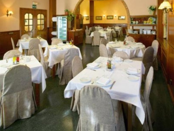 Imagen del bar/restaurante del Hotel Kris Cazadora. Foto 5