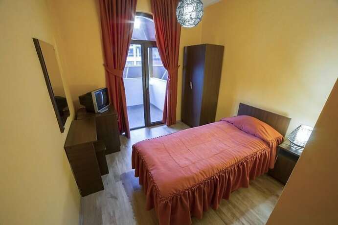 Imagen de la habitación del Hotel Kris. Foto 16