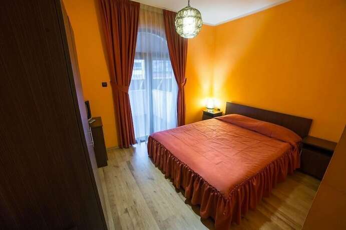 Imagen de la habitación del Hotel Kris. Foto 17