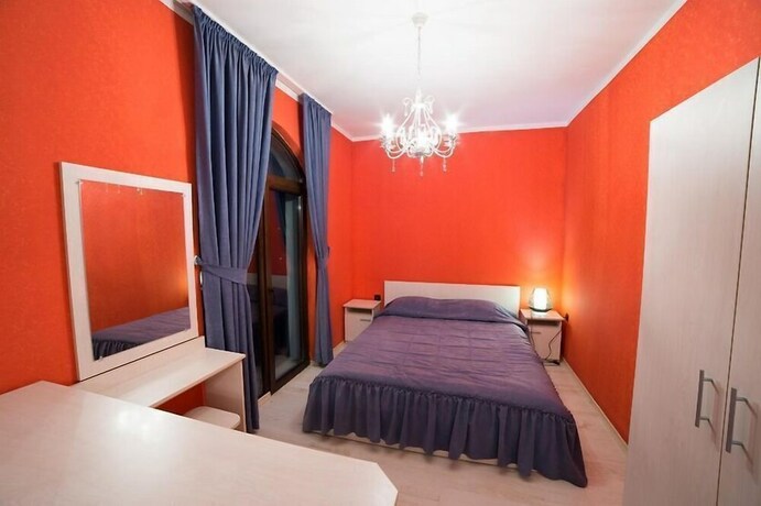 Imagen de la habitación del Hotel Kris. Foto 20