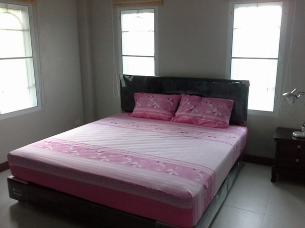 Imagen de la habitación del Hotel Krisada Beach Resort. Foto 2