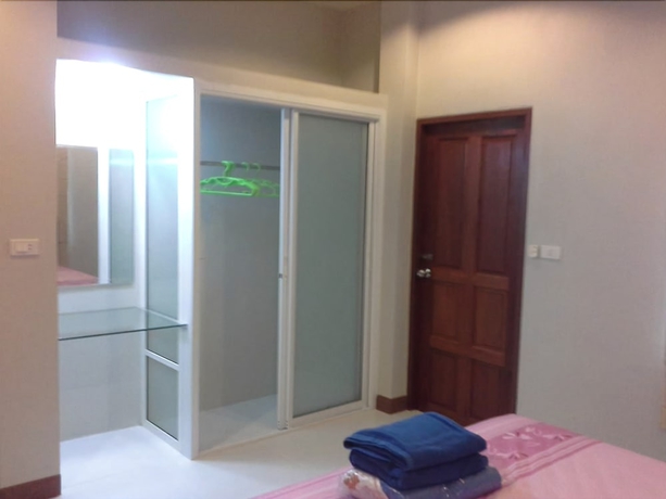 Imagen de la habitación del Hotel Krisada Beach Resort. Foto 3