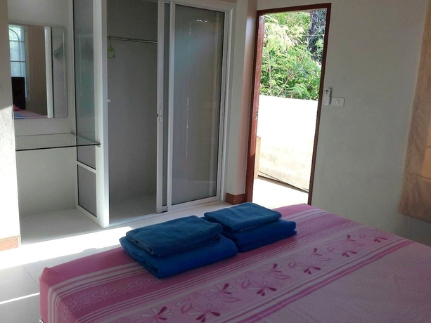 Imagen de la habitación del Hotel Krisada Beach Resort. Foto 5