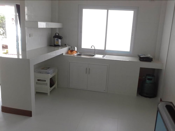 Imagen de la habitación del Hotel Krisada Beach Resort. Foto 6