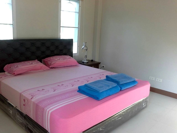 Imagen de la habitación del Hotel Krisada Beach Resort. Foto 10