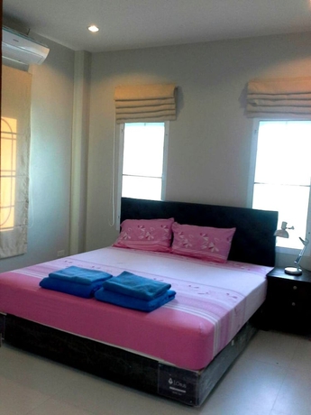 Imagen de la habitación del Hotel Krisada Beach Resort. Foto 11