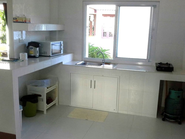 Imagen de la habitación del Hotel Krisada Beach Resort. Foto 13