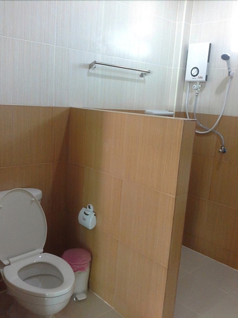 Imagen de la habitación del Hotel Krisada Beach Resort. Foto 16