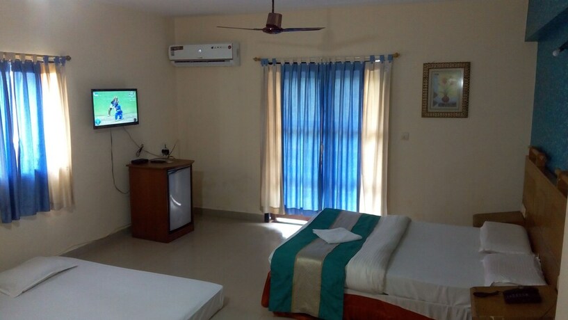 Imagen de la habitación del Hotel Krish Holiday Inn. Foto 21