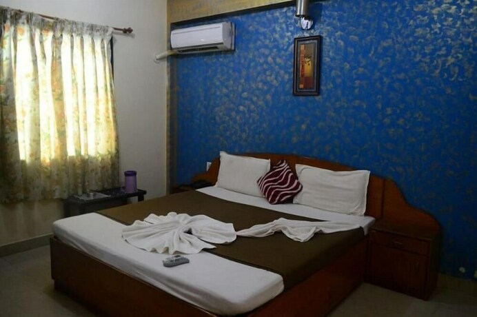 Imagen de la habitación del Hotel Krish Holiday Inn. Foto 22