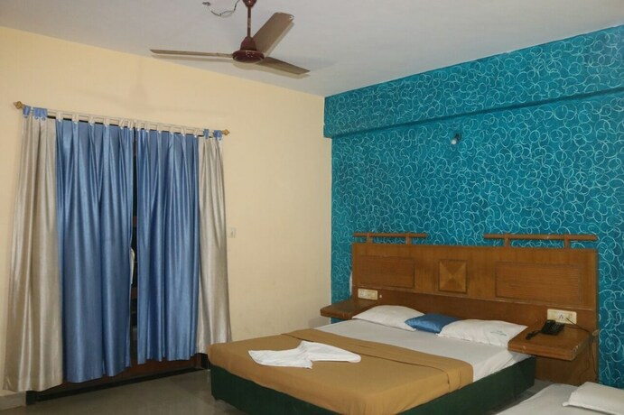 Imagen de la habitación del Hotel Krish Holiday Inn. Foto 26